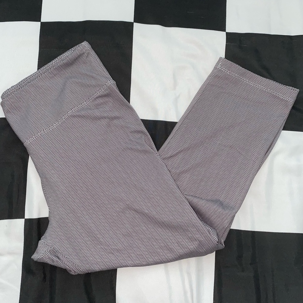 Patterned capri leggings